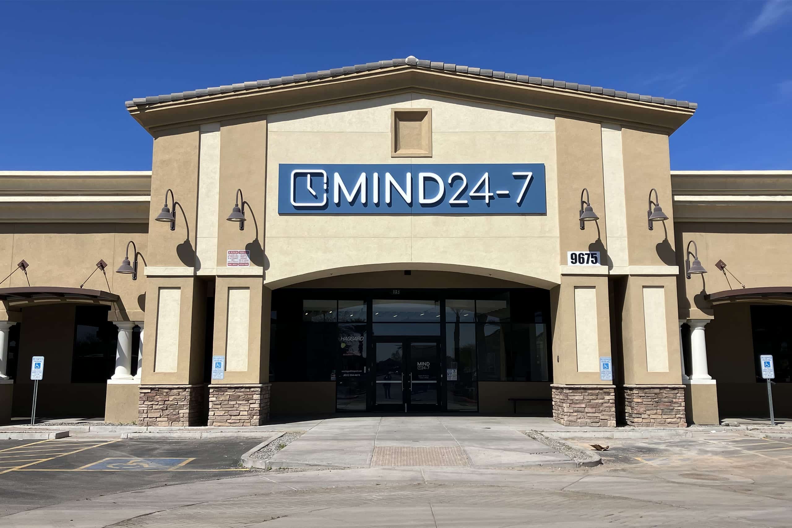 24 West Camelback Road - dybhssh